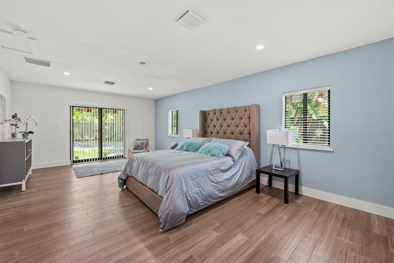 Image 14 of 34 For 417 26th Dr  