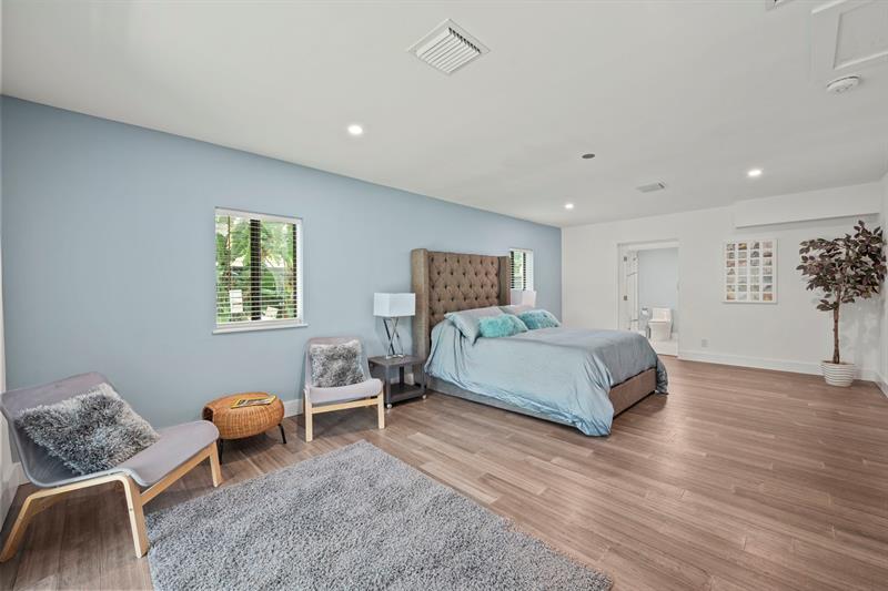 Image 16 of 34 For 417 26th Dr  