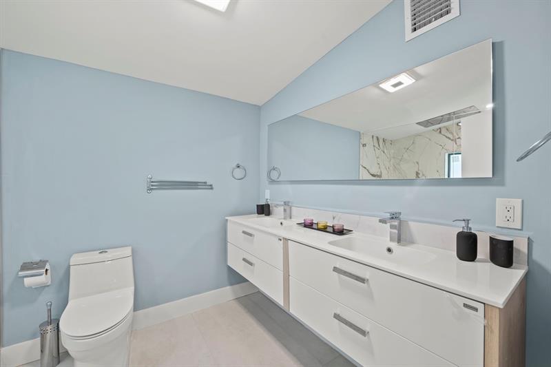Image 17 of 34 For 417 26th Dr  
