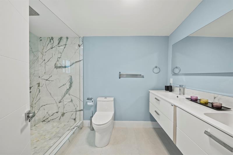 Image 18 of 34 For 417 26th Dr  