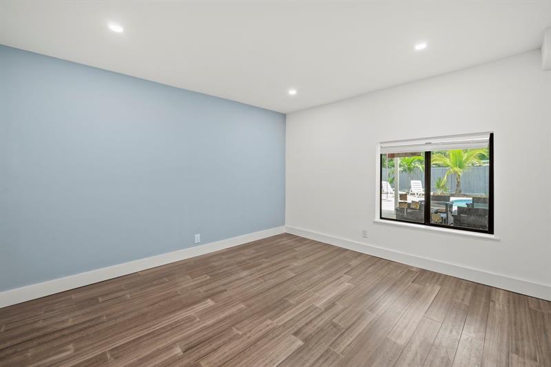 Image 20 of 34 For 417 26th Dr  