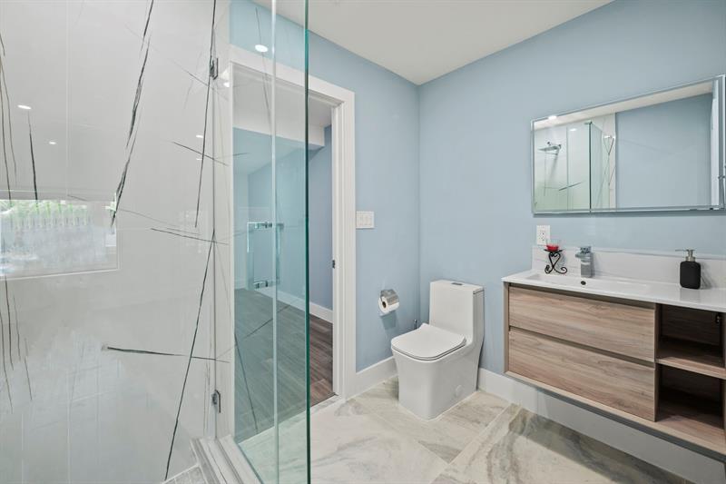 Image 21 of 34 For 417 26th Dr  