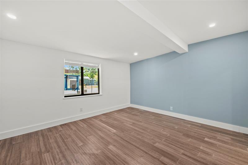Image 22 of 34 For 417 26th Dr  