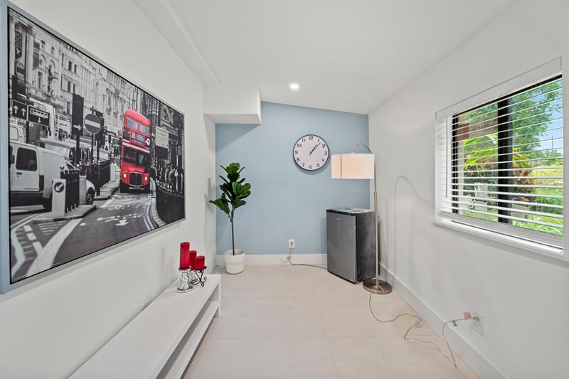 Image 23 of 34 For 417 26th Dr  