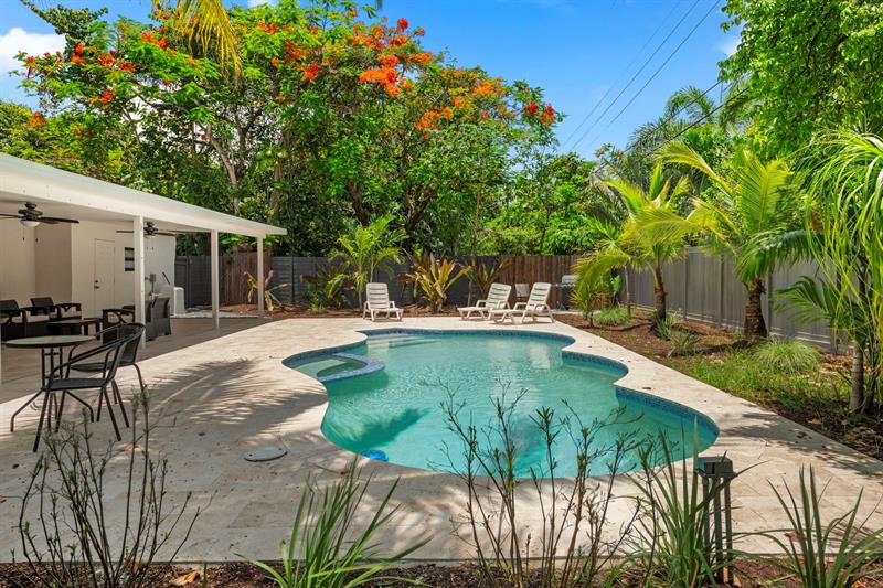 Image 3 of 34 For 417 26th Dr  