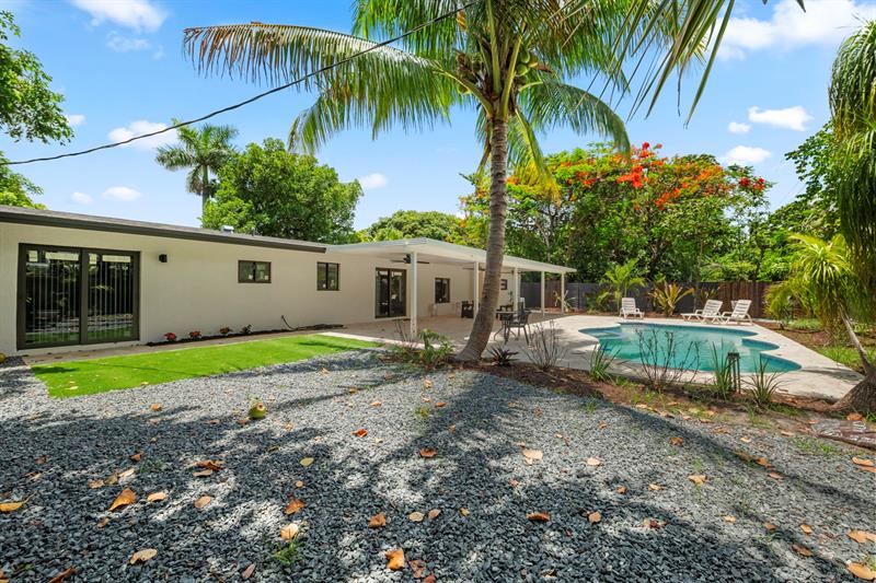 Image 6 of 34 For 417 26th Dr  