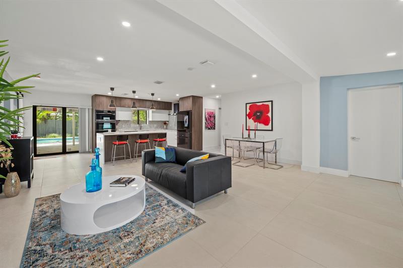 Image 7 of 34 For 417 26th Dr  