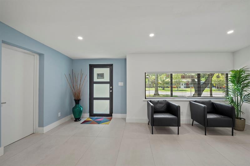 Image 9 of 34 For 417 26th Dr  