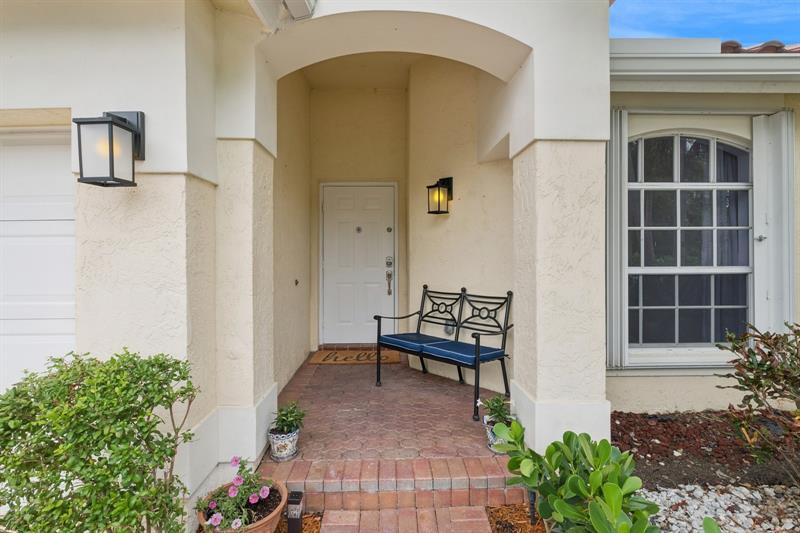 Image 5 of 20 For 64 Gables Blvd