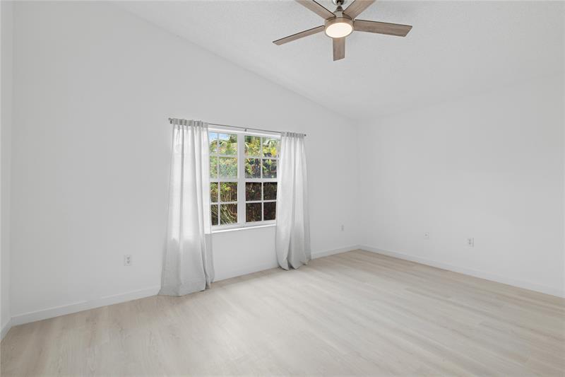 Image 9 of 20 For 64 Gables Blvd