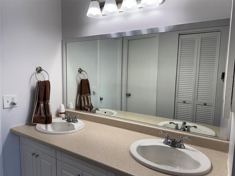 Image 14 of 46 For 3015 Ocean Blvd  19 E