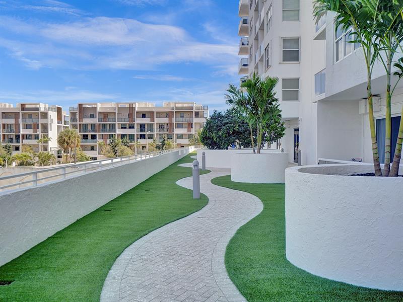 Image 20 of 46 For 3015 Ocean Blvd  19 E