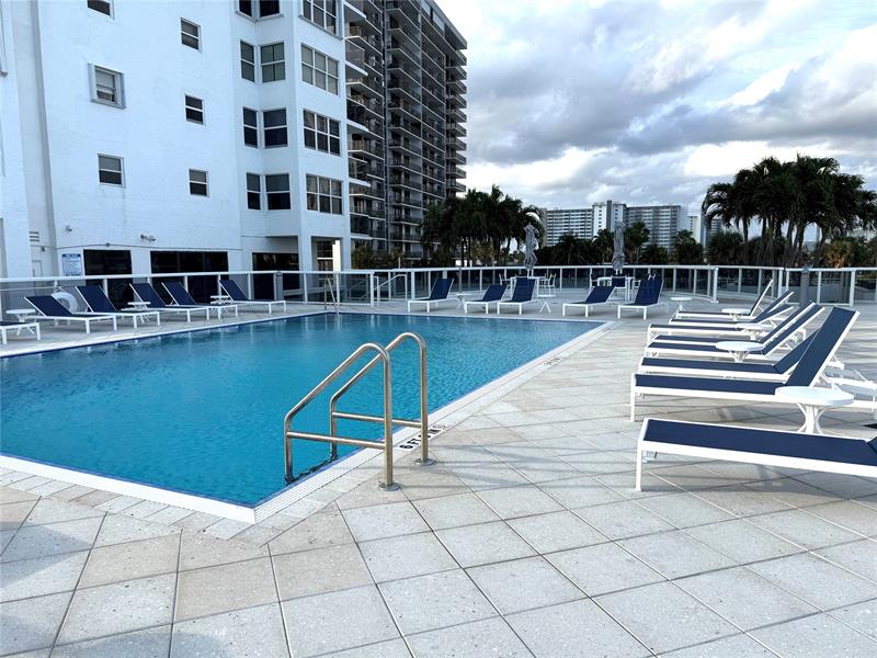 Image 32 of 46 For 3015 Ocean Blvd  19 E