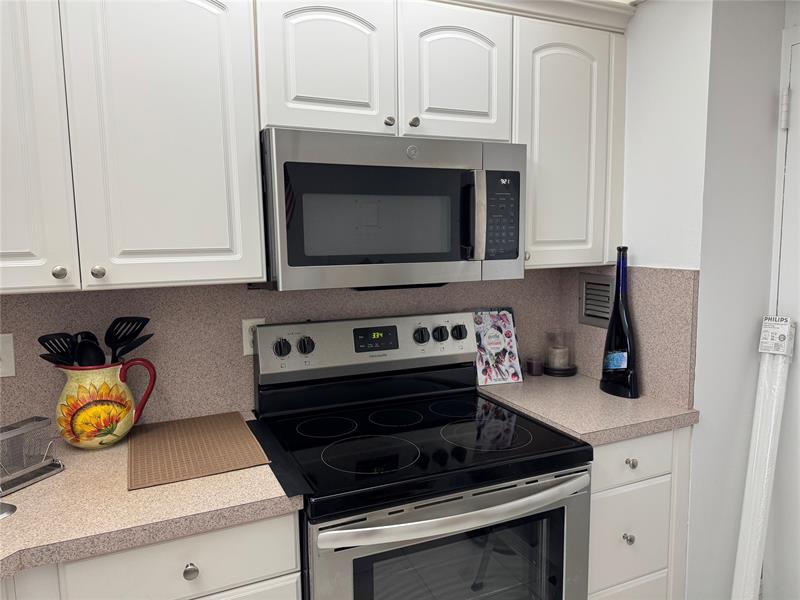 Image 6 of 46 For 3015 Ocean Blvd  19 E