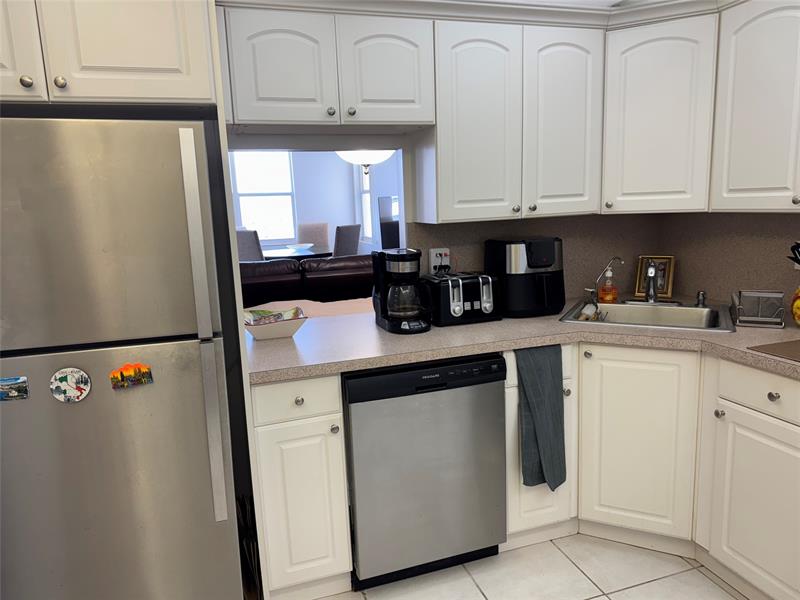 Image 7 of 46 For 3015 Ocean Blvd  19 E