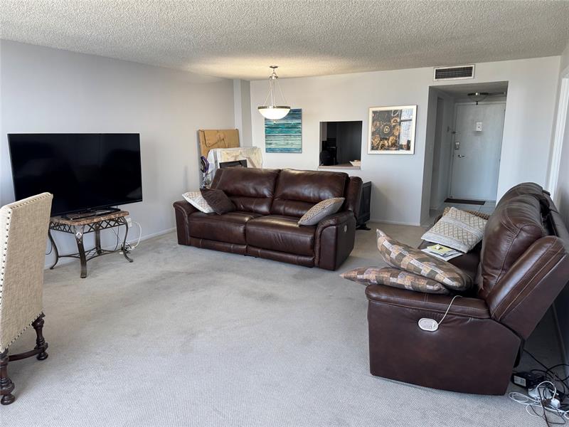 Image 9 of 46 For 3015 Ocean Blvd  19 E