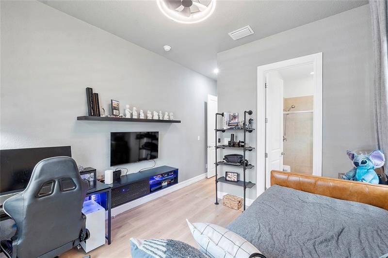 Image 32 of 77 For 9330 Meridian Dr E