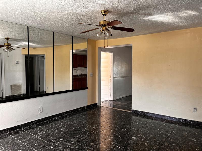 Image 4 of 7 For 5627 Sheridan St