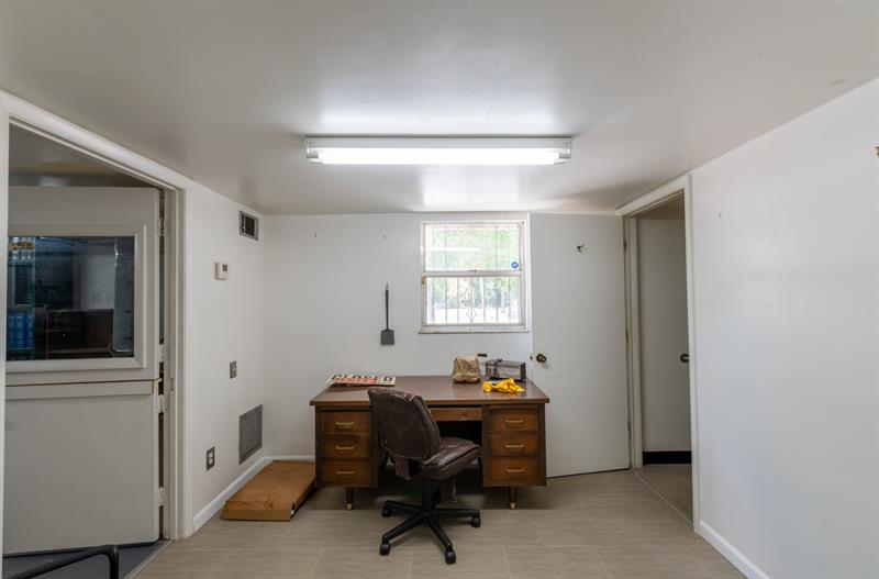 Image 10 of 43 For 1521 South Niemeyer Cir