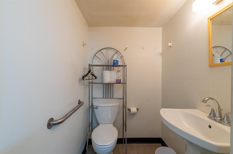 Image 11 of 43 For 1521 South Niemeyer Cir