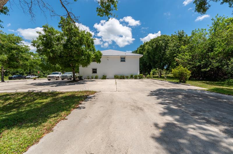 Image 32 of 43 For 1521 South Niemeyer Cir