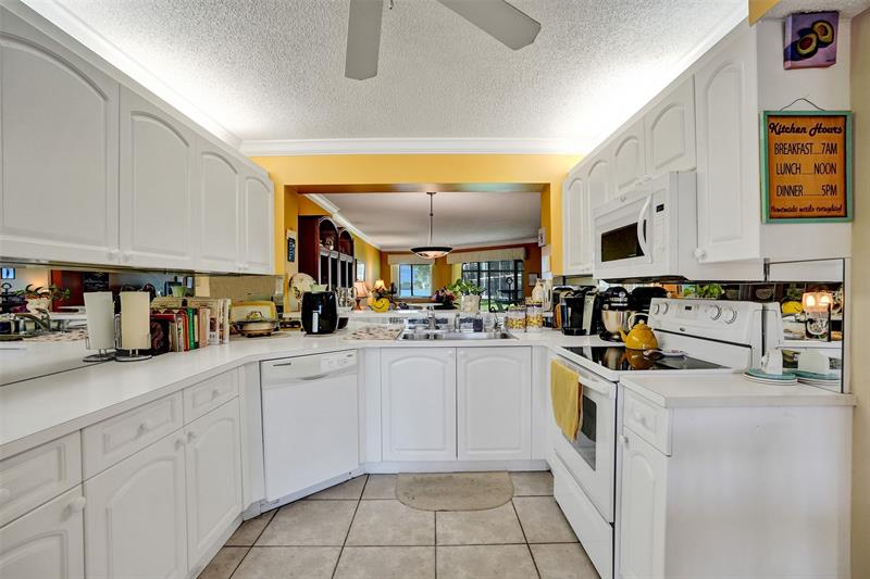 Image 20 of 37 For 7412 Granville Dr  112