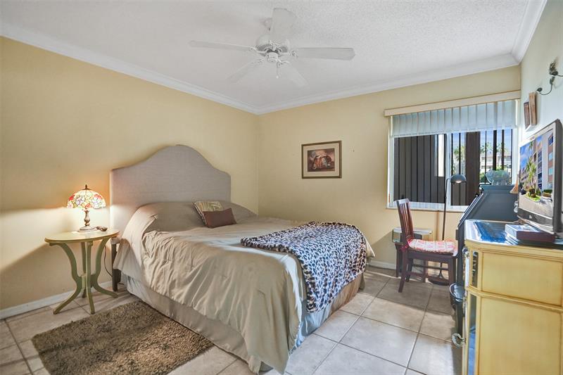 Image 34 of 37 For 7412 Granville Dr  112