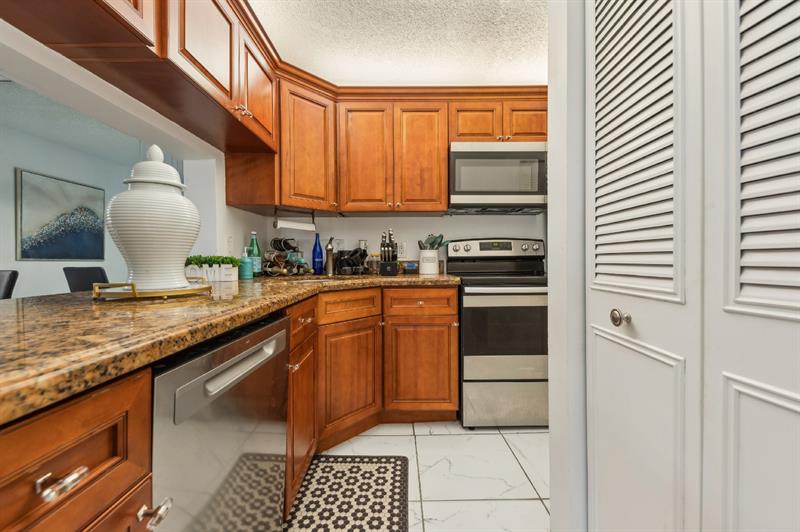Image 6 of 13 For 608 Sea Pine Way  D2
