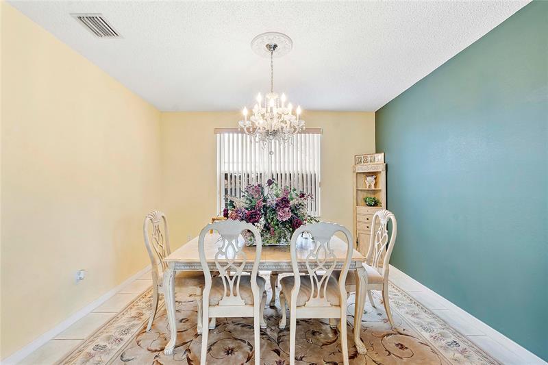 Image 15 of 35 For 466 Royal Cove Cir