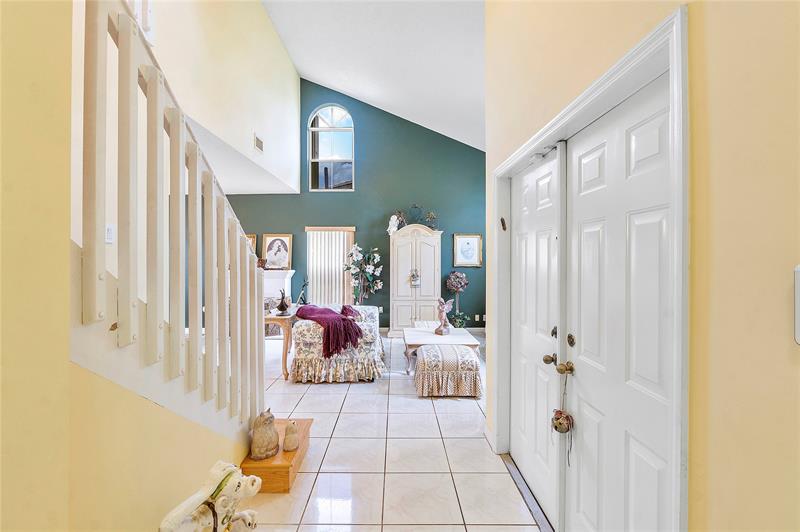 Image 16 of 35 For 466 Royal Cove Cir