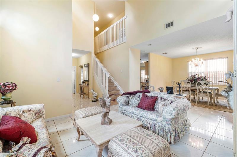 Image 17 of 35 For 466 Royal Cove Cir