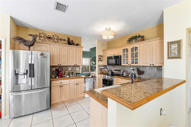 Image 18 of 35 For 466 Royal Cove Cir