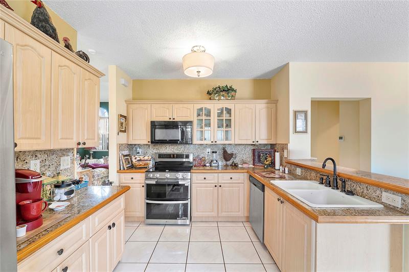 Image 19 of 35 For 466 Royal Cove Cir