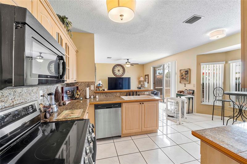 Image 20 of 35 For 466 Royal Cove Cir