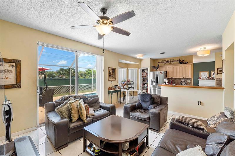 Image 22 of 35 For 466 Royal Cove Cir