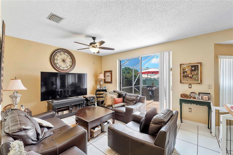 Image 23 of 35 For 466 Royal Cove Cir