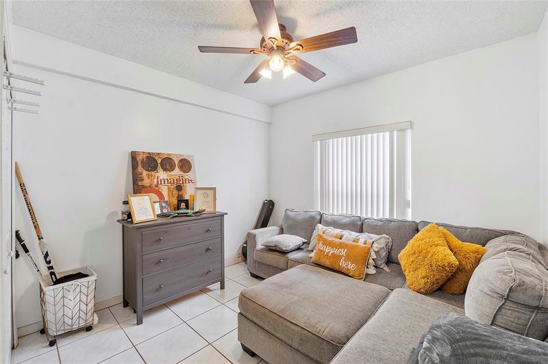 Image 25 of 35 For 466 Royal Cove Cir