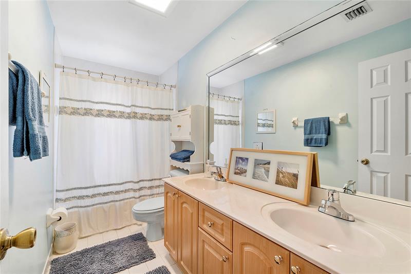 Image 26 of 35 For 466 Royal Cove Cir