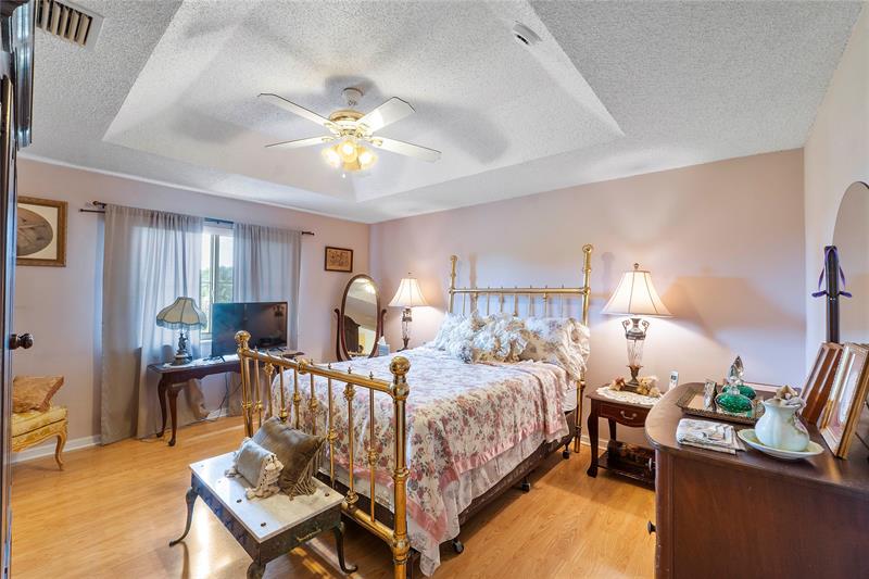 Image 29 of 35 For 466 Royal Cove Cir