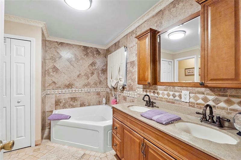 Image 30 of 35 For 466 Royal Cove Cir