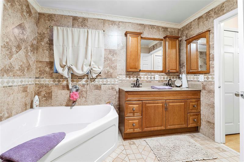 Image 32 of 35 For 466 Royal Cove Cir