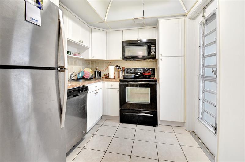 Image 14 of 20 For 2671 Course Dr  105