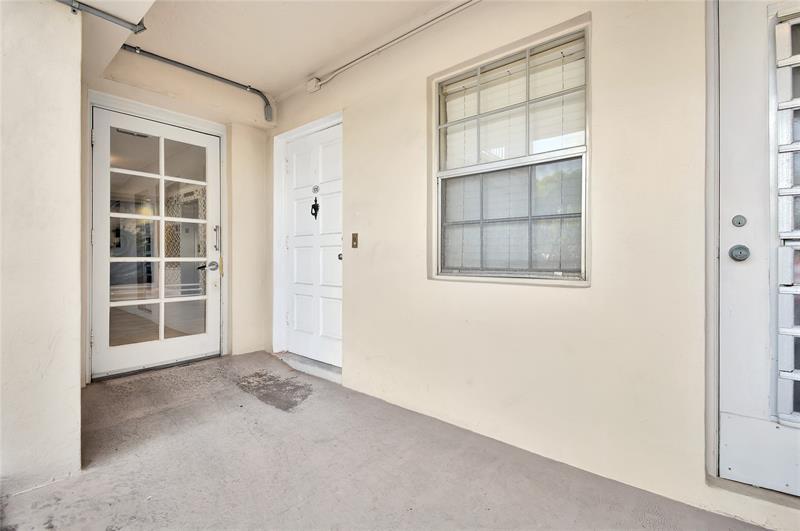 Image 15 of 20 For 2671 Course Dr  105