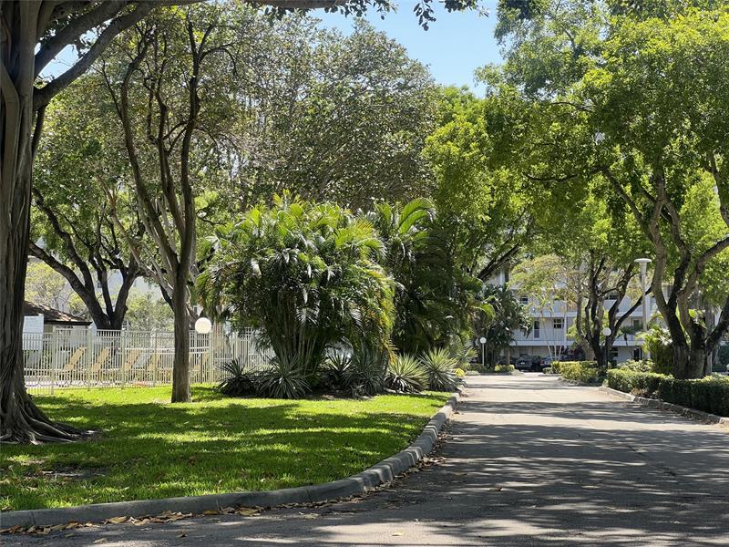 Image 19 of 20 For 2671 Course Dr  105