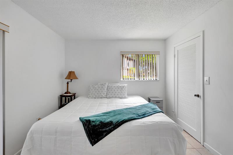 Image 15 of 25 For 9460 Belfort Cir  L3-111