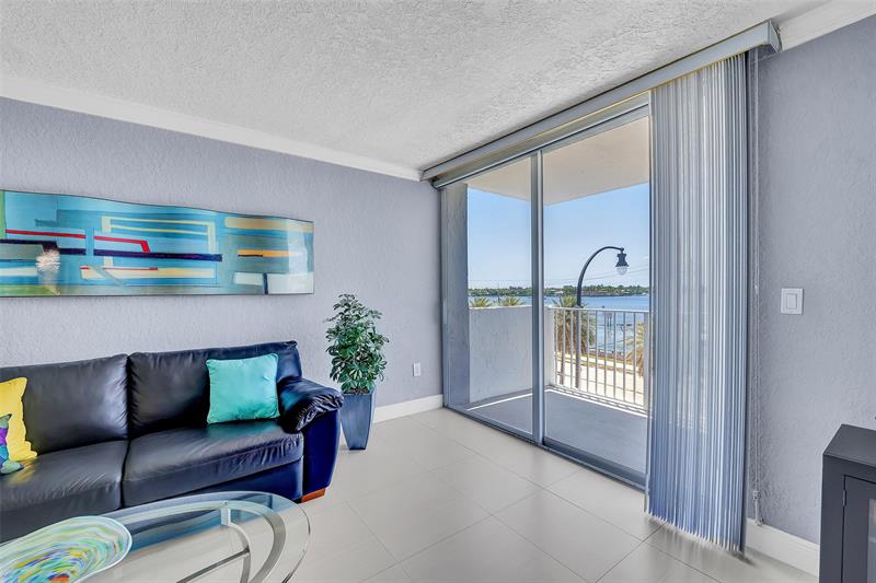 Image 11 of 34 For 211 Ocean Dr  405