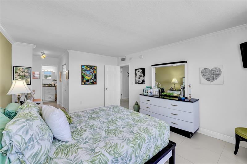 Image 14 of 34 For 211 Ocean Dr  405