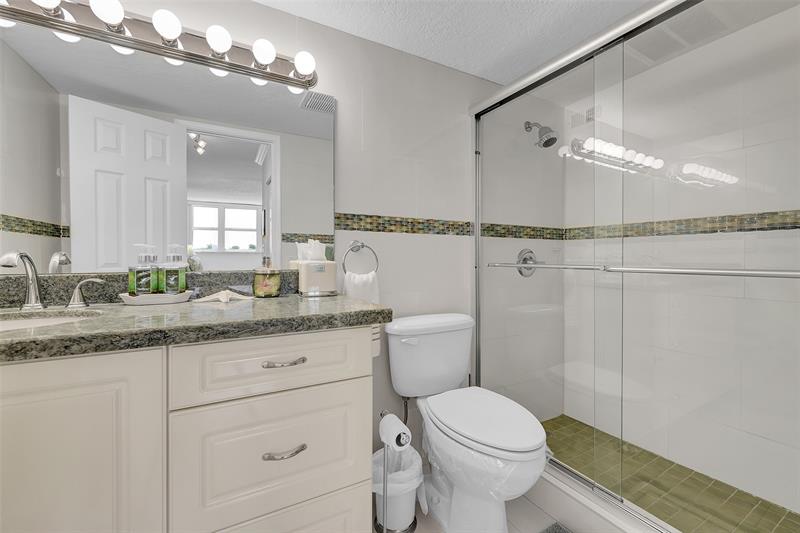 Image 18 of 34 For 211 Ocean Dr  405