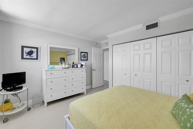 Image 20 of 34 For 211 Ocean Dr  405