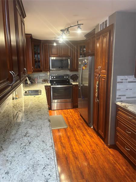Image 8 of 25 For 3311 Perimeter Dr  3311